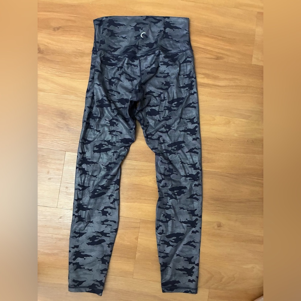 Zyia Active Silver Navy Camo Supreme Hi-Rise 7/8 Leggings Size 8-10 - Picture 5 of 5